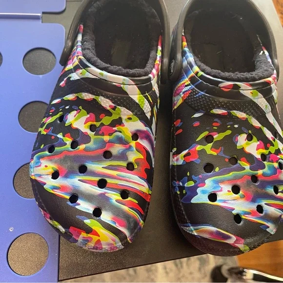 Crocs  men 4. Women. 6 - Picture 2 of 14